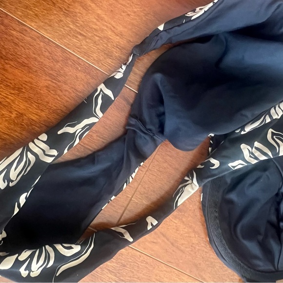 L*Space Camellia Cabana Bikini Set Magnolia Floral Print Black Swimsuit Size M/L - Picture 7 of 7